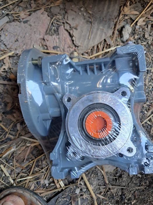 Продам мотор с редуктором