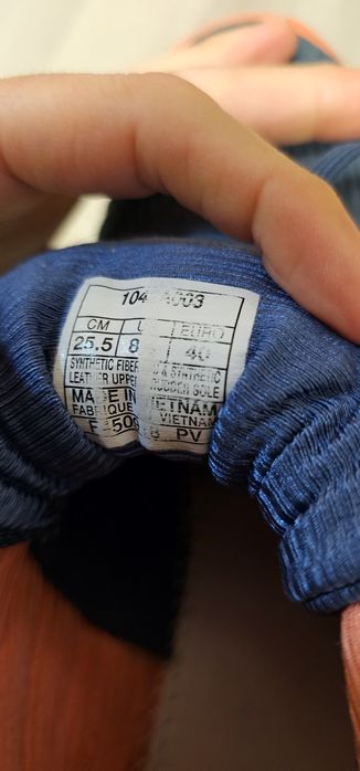 Продавам дамски маратонки Asics