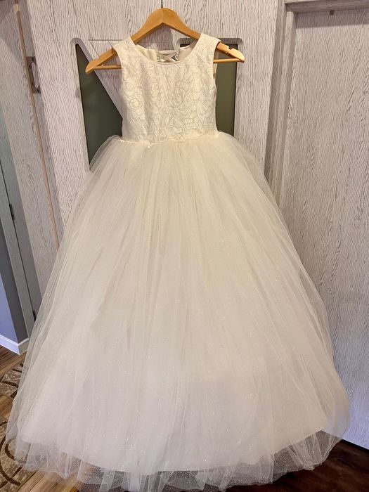 Прекрасна  рокля за шаферки или кръщене 8-9 години 128-134 р-р