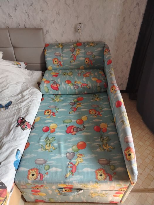 Продам диванчик детский