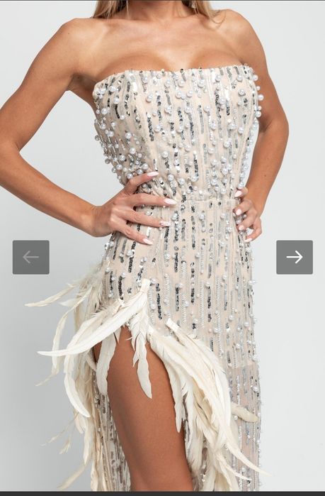 Дълга рокля с пера