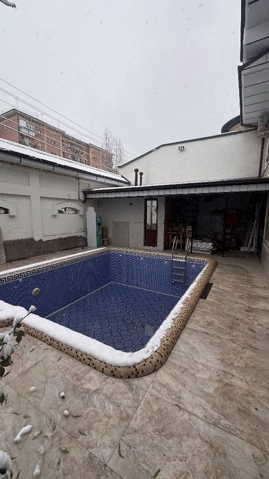 Продается 2-этажный дом 400 м² в центре Сергели