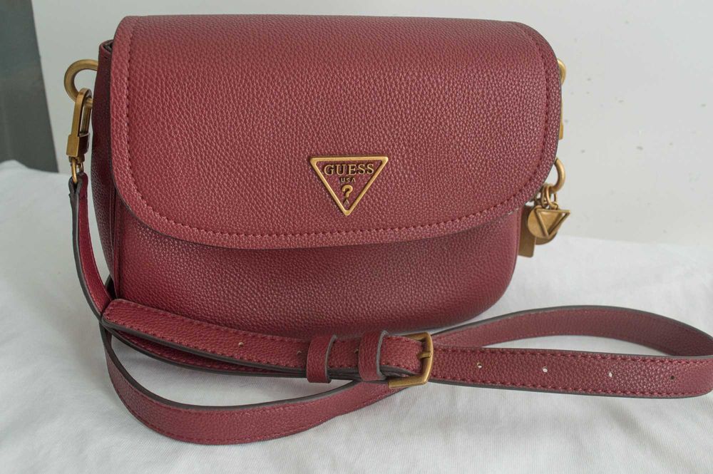 Дамска чанта Guess, цвят бордо, отлично състояние