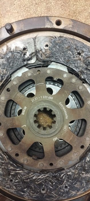 Притискател и феродов диск за BMW модел e39 /маховикът е продаден/