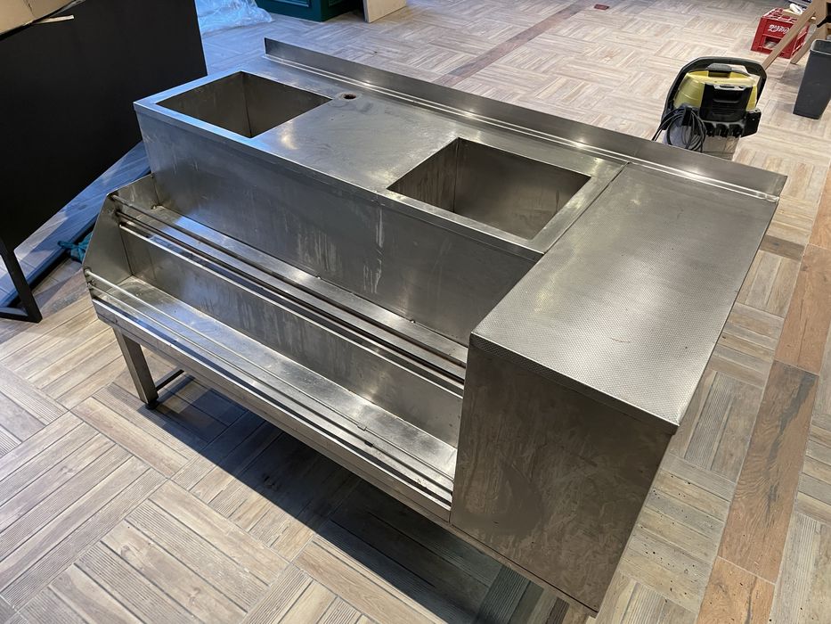 Бар станция от неръждавейка / двойна мивка