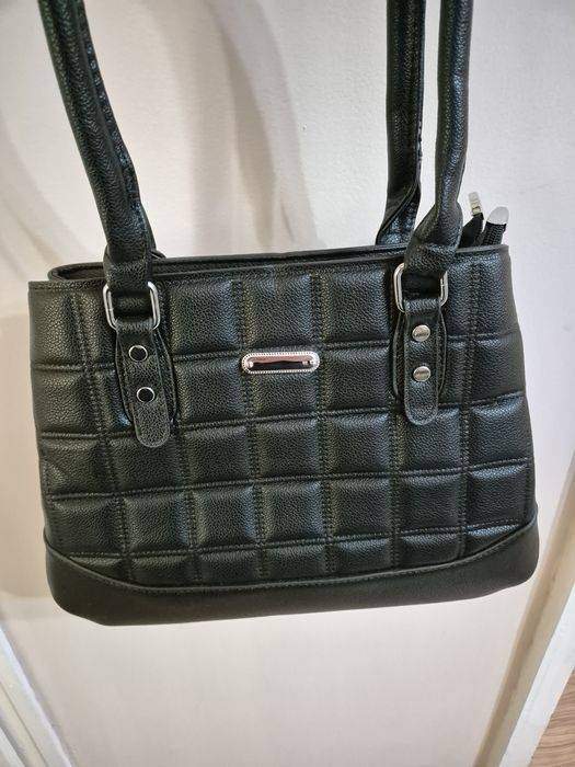 Дамска кожена чанта с две отделения! Състояние ново