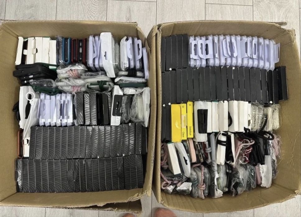 Vand lot de 180 huse de telefon