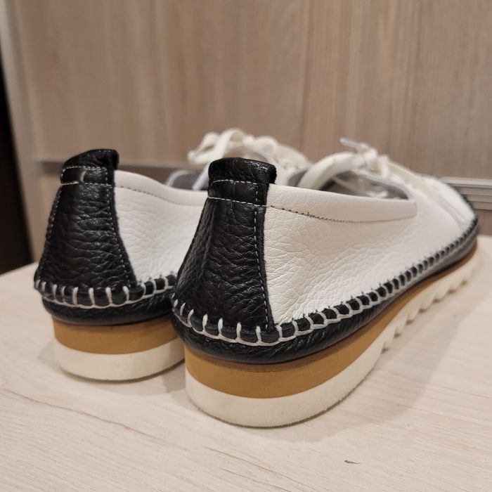 Продам женскую обувь