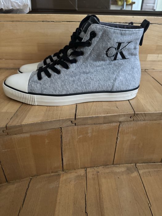 Tenesi Calvin Klein