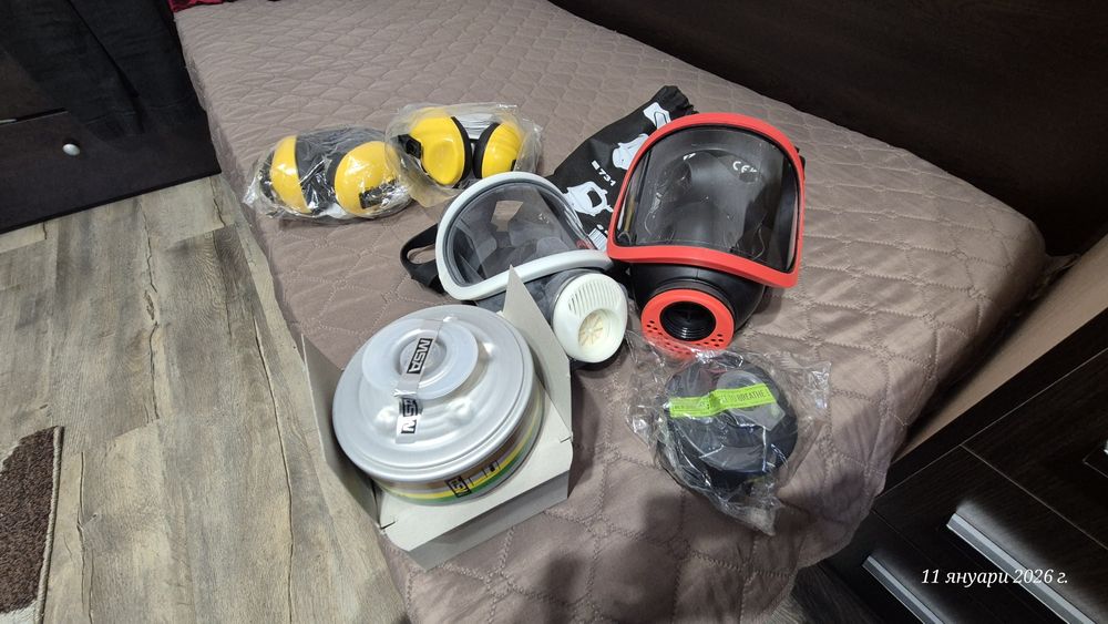 Работно облекло, Обувки и Маски