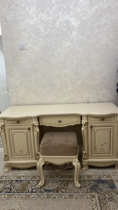 Туалетный столик сатылады