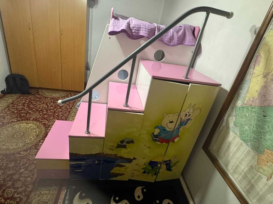Двухярусная кровать