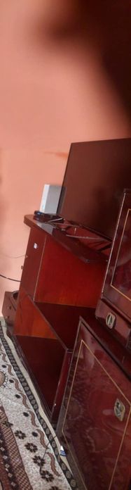 Vând  mobilă  model m ai vechi