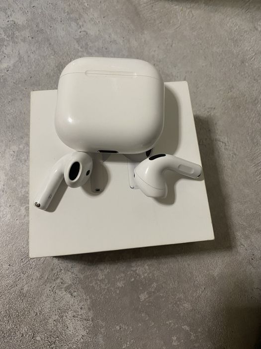 Продаю свои AirPods 4.