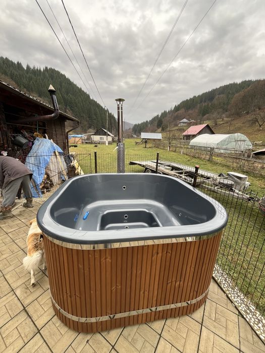 Ciubar Jacuzzi patrat