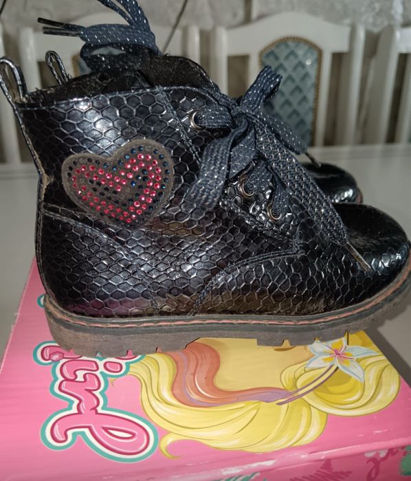 Продается детский ботинка