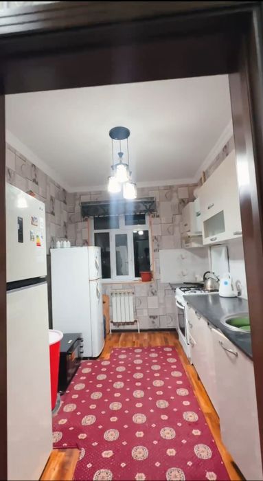 Срочно центрда квартира сатылады