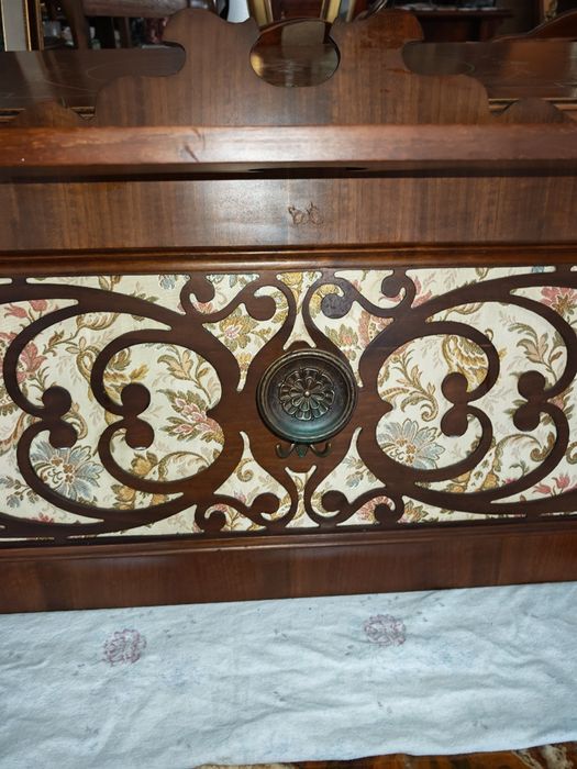 Дървена закачалка за стена