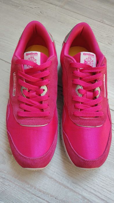 Дамски розови велурени маратонки REEBOK CL NYLON EUR38