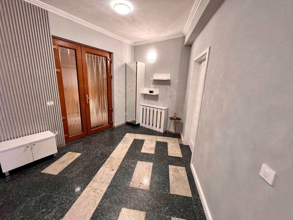 Inchiriez apartament cu 2 camere,zona Olosig,Rogerius