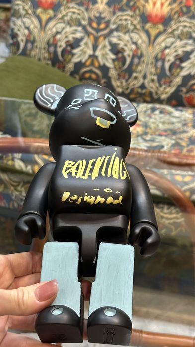 Медведь коллекционный  bearbrick