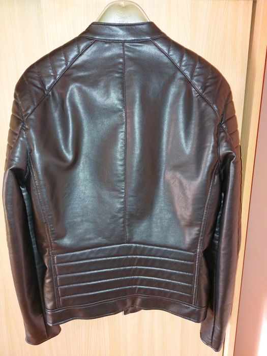 Продава се мъжко  кожено яке.