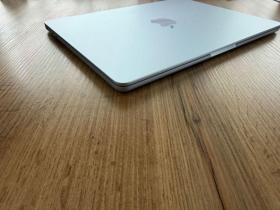 MacBook Air 13" M4 Chip 10-CPU, 10-GPU, 24GB RAM, 512GB SSD В ГАРАНЦИЯ ДО 4.12.2026г