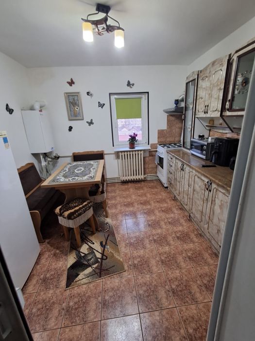 3 camere ultracentral ,2 băi , 2balcoane-lângă piață