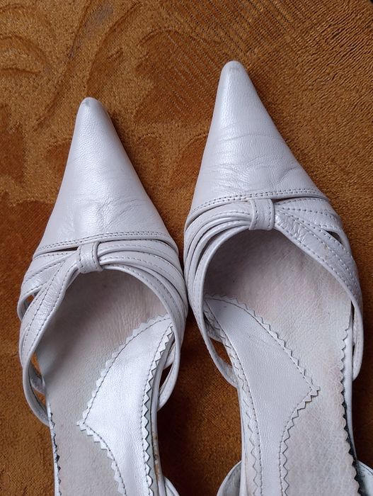 Pantofi eleganți de piele