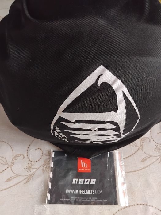 Продавам мотоциклетна каска, каска за мотор MT Helmets модел Thunder 3