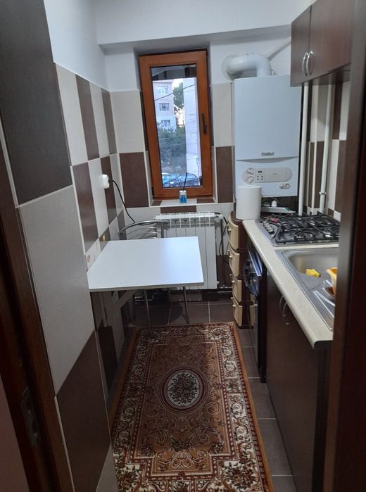 Proprietar, închiriez garsonieră