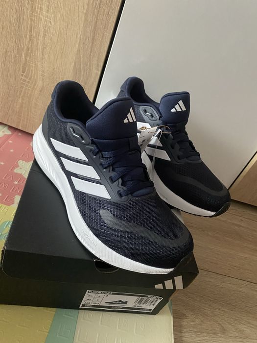 Adidasi Adidas