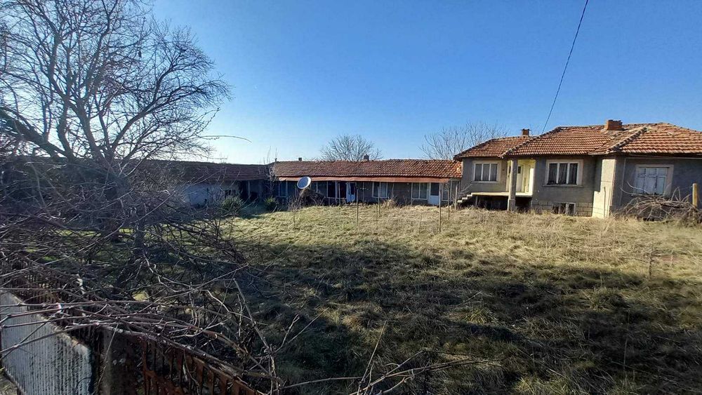 Продава се Къща в с. Тодорово, Област Разград - 250 кв.м за 164 €/кв.м - Снимка #1