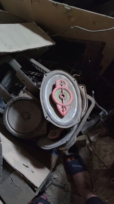 Запчасти на автомашин разные.