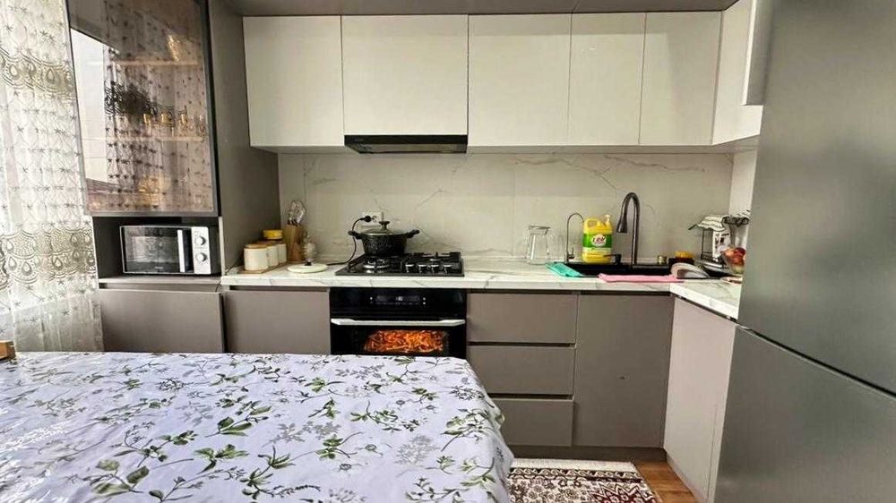 продам 4 ком в центре Айым