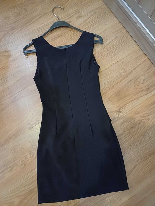 Продавам малка черна рокля