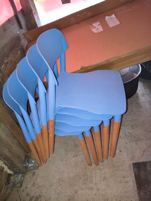 Светло сини столове