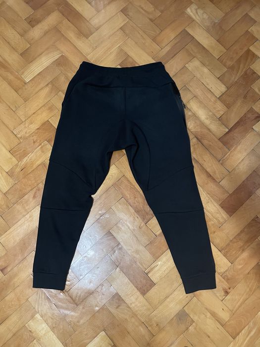 Pantaloni Nike Tech