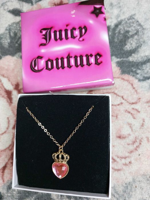 Colier / pandantiv Juicy Couture in cutie cadou coroana cu diamant roz
