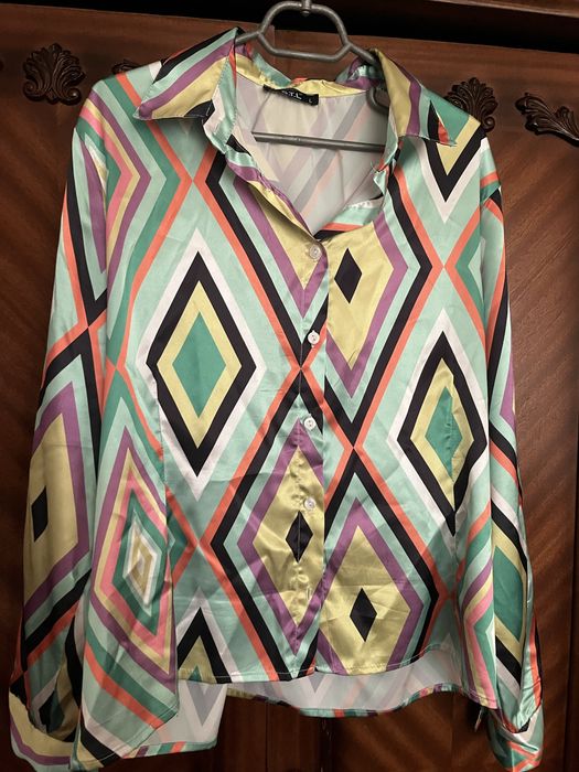 Дамска многоцветна риза в геометрични форми