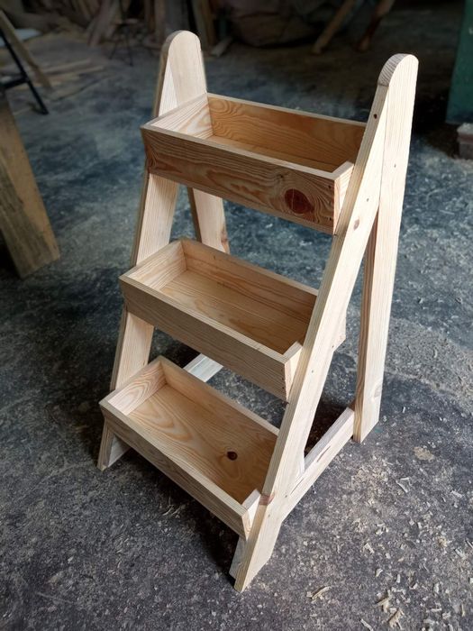 Цветарници от масивна дървесина