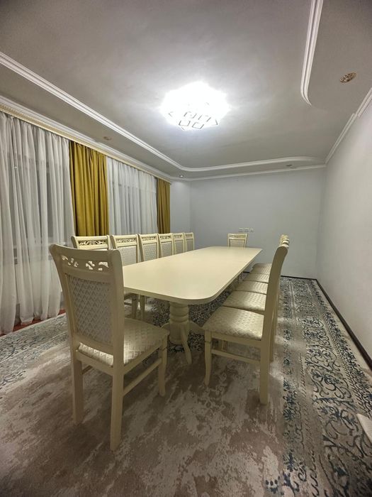 Стол стул свет молочный