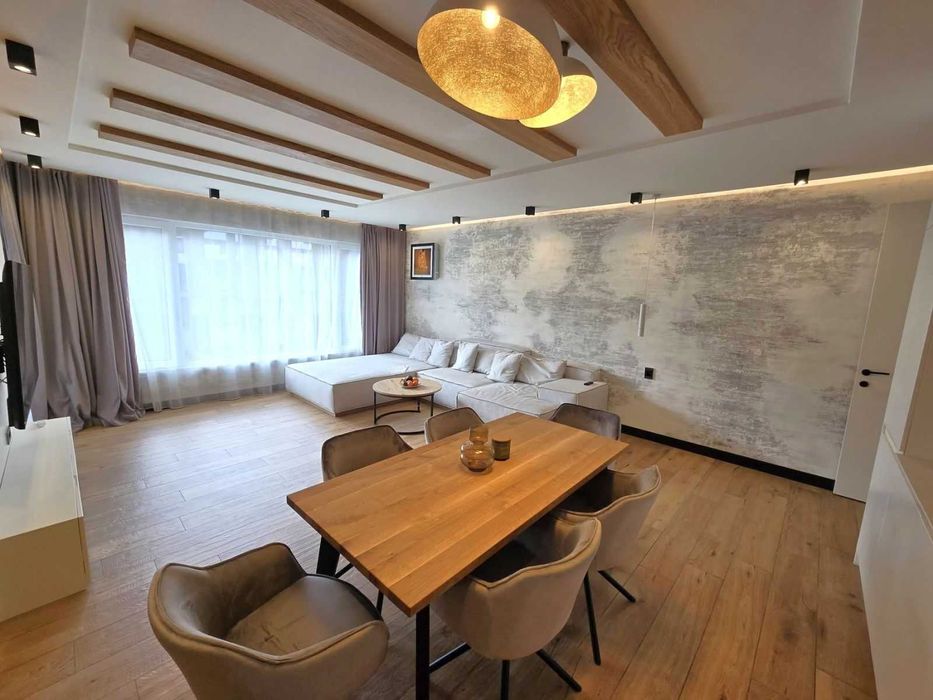 Дизайнерски обзаведен апартамент с 3 спални за продажба в Банско