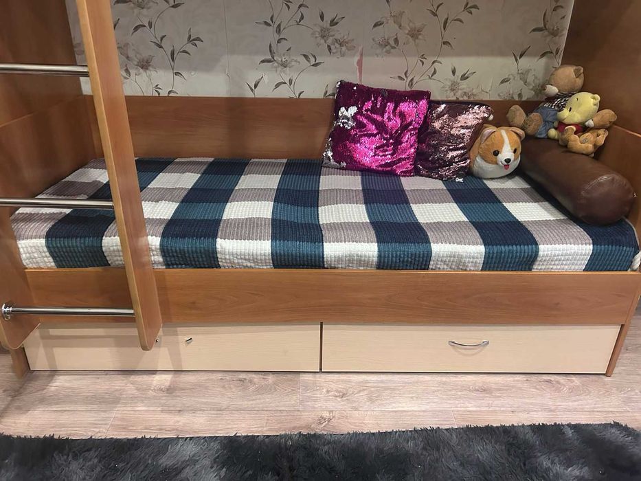 Продам двухъярусную кровать