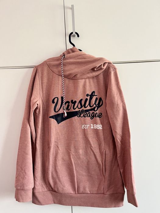 Лот Пуловери различни модели и цветове