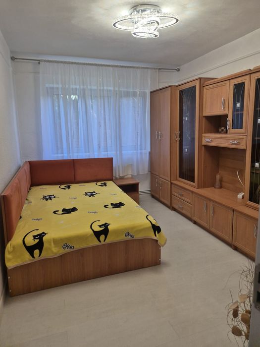 Închiriez apartament ultracentral.