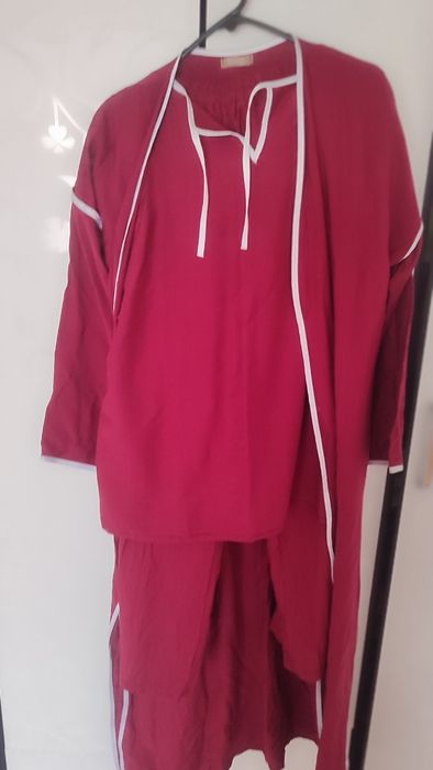 Костюм темно красный