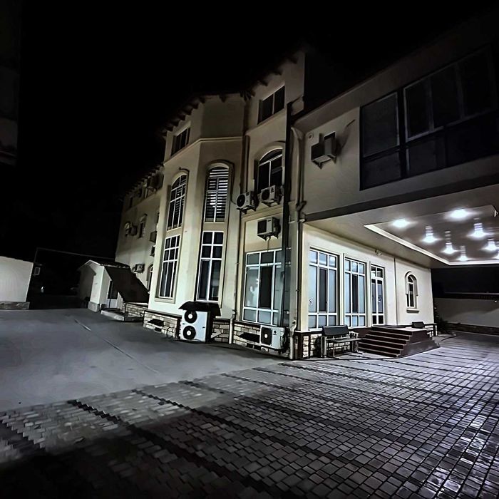 Сдаётся в аренду коммерческое здание 1400 м² на участке 24 сотки