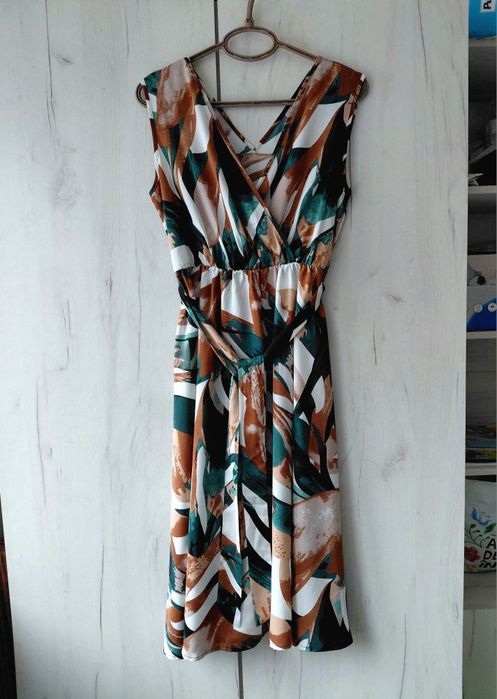 Rochie midi decolteu in V si centura, mas S