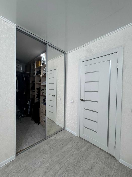 Продам 3 ком новостройка 20 мик